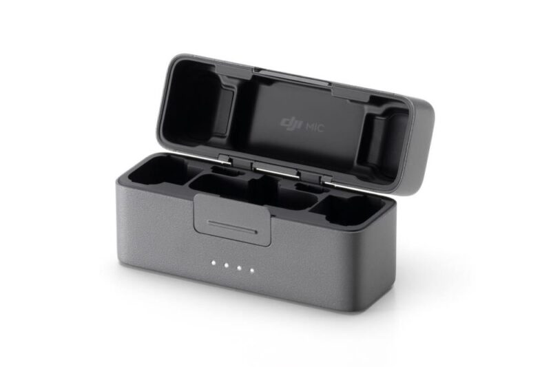 CAMERA ACC MIC 2 CHARGING CASE/CP.RN.00000330.01 DJI  CP.RN.00000330.01 190021096455